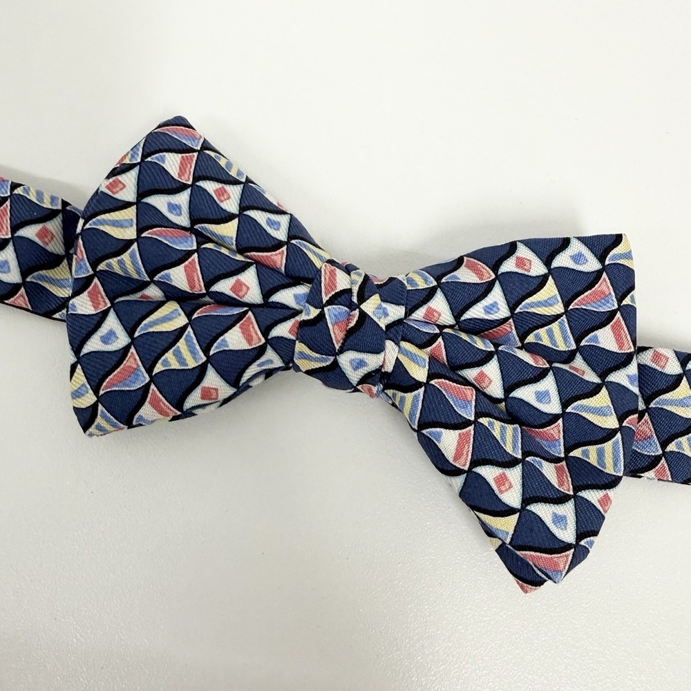 Vineyard Vines NEW Boys Bow Tie Nautical Flags Navy Multicolor Silk USA 2" x 14"